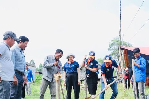 Khởi công xây dựng Ngôi nhà yêu thương cho hộ nghèo xã Đăk Pơ Pho