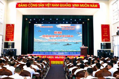 Phổ biến, giáo dục pháp luật cho cán bộ, chiến sĩ hải quân và cán bộ, nhân viên kiểm ngư