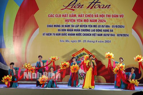 Yên Mô: Khai mạc Liên hoan các câu lạc bộ hát xẩm, hát chèo và Hội thi dân vũ