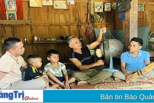 Nghệ nhân người Vân Kiều bảo tồn văn hóa dân tộc