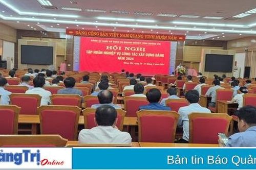 Gần 200 học viên được bồi dưỡng nghiệp vụ công tác xây dựng Đảng