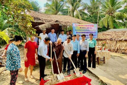 Trà Vinh: Chùa Khánh Thạnh kết nối các nhà hảo tâm hỗ trợ xây dựng 4 căn nhà tình thương