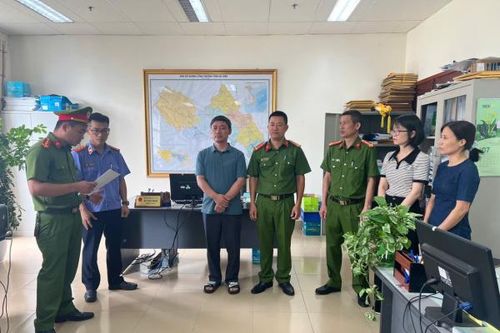 Tạm giữ hình sự Trưởng phòng Sở Công Thương tỉnh Lai Châu