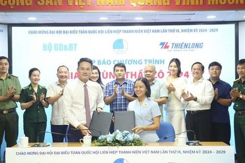 Nhiều hoạt động tôn vinh thầy cô giáo trong Chương trình 'Chia sẻ cùng thầy cô' năm 2024