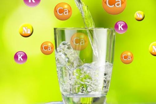 Những trường hợp uống nước không đủ mà cần bổ sung chất điện giải