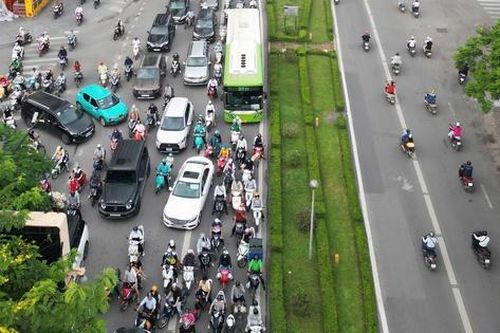 Ghi nhận trên tuyến đường chuẩn bị được 'xén' vỉa hè để giảm ùn tắc