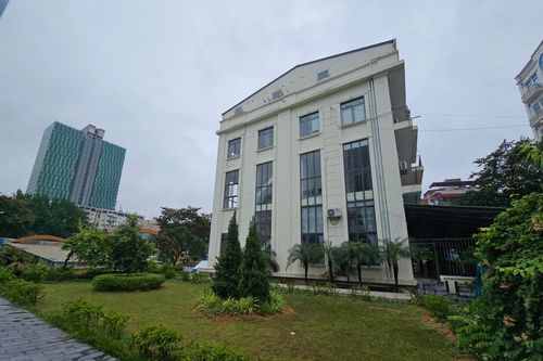 Ngỡ ngàng nhà văn hóa bị 'xẻ thịt', chia thành phòng trọ cho thuê tại phường Mễ Trì