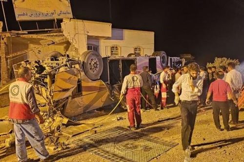 Xe buýt bị lật, ít nhất 28 người hành hương Pakistan thiệt mạng