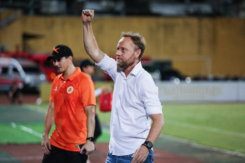 HLV Polking không ngại nhà vô địch Thái Lan