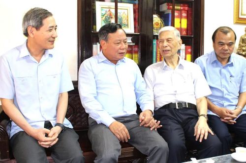 Lãnh đạo Thành phố Hà Nội thăm, tri ân cán bộ lão thành cách mạng