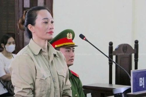 Xét xử 'cô đồng bổ cau': trả lại hồ sơ để điều tra bổ sung