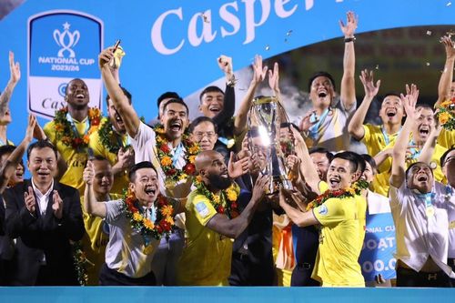 Shopee Cup: Sân chơi, động lực mới của bóng đá Việt Nam