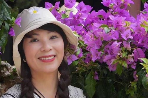 Nhà thơ Hoa Mai: 'Nguồn sáng từ thế giới tuổi thơ'