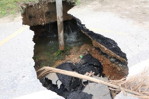 Xuất hiện hiện tượng sụt lún trên Quốc lộ 18A gây ách tắc giao thông cục bộ