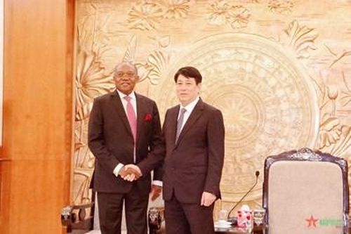 Thường trực Ban Bí thư Lương Cường tiếp đoàn Đảng Phong trào Nhân dân Giải phóng Angola