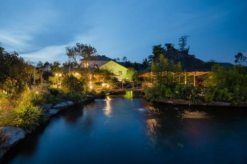Biệt thự đậm kiến trúc Pháp rộng 'thẳng cánh cò bay' ở Đà Nẵng