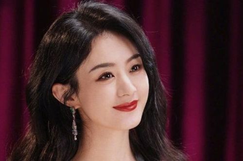 Diễn viên Triệu Lệ Dĩnh thu hút mọi ánh nhìn bởi phong cách ngọt ngào cùng gương mặt 'trẻ thơ'