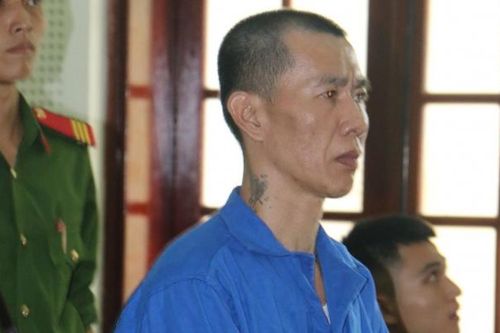 Mâu thuẫn ở quán nước, một người mang kiếm chém bạn
