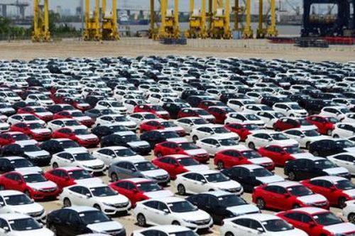 Lượng ô tô nhập khẩu vào Việt Nam tăng đột biến