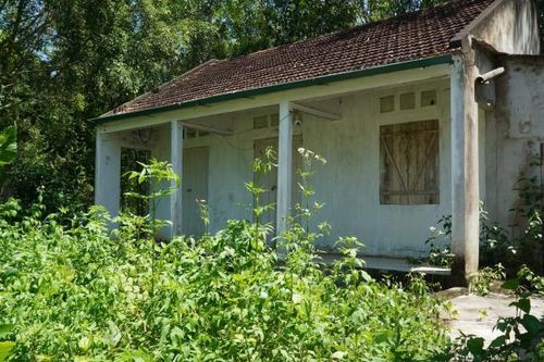 Cảnh hoang tàn ở làng thanh niên lập nghiệp Sông Chàng