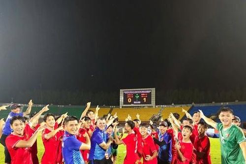 HLV Cristiano Roland nói lời gan ruột với cầu thủ U16 Việt Nam sau trận thắng U16 Nhật Bản