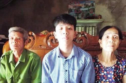 Nam sinh nhà nghèo nguy cơ 'lỡ hẹn' vào đại học: Được cấp học bổng toàn phần