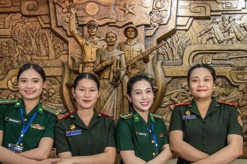 Sĩ quan trẻ Bộ đội Biên phòng Việt Nam - Lào thắm tình đoàn kết