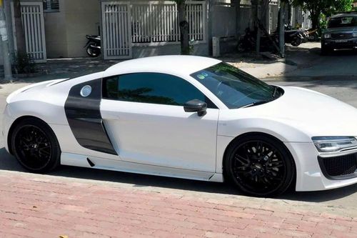 Đi 17 năm, 'xe chơi' Audi R8 độ độc của đại gia Sài Gòn bán giá rẻ bất ngờ
