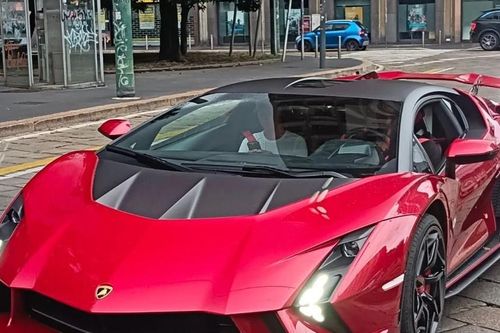 Siêu xe Lamborghini Invencible triệu đô lần đầu lăn bánh