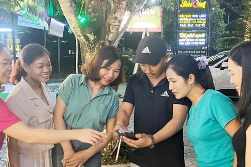 Chiến dịch 'đi từng ngõ, gõ từng nhà' thúc đẩy hoạt động Tổ công nghệ số cộng đồng