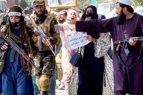 Taliban sa thải hơn 280 nhân viên an ninh do... không để râu