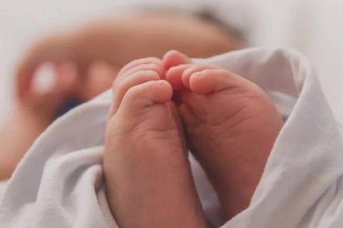 Trung Quốc: Hy hữu ca sinh non an toàn trên không trung