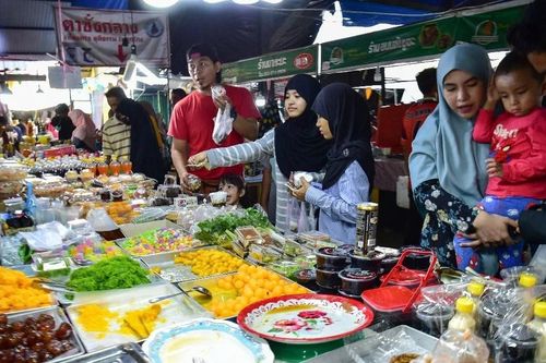 Chính phủ của tân Thủ tướng Shinawatra rót gần 9 tỷ USD để kích cầu kinh tế