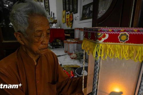 Về Đàn Viên nghe câu chuyện của những chiếc đèn cù lưu giữ ký ức mùa trăng