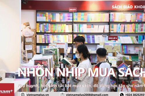 Phụ huynh, học sinh tất bật mua sách vở, đồ dùng học tập trước thềm năm học mới