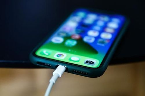 Apple hướng dẫn cách sạc iPhone qua đêm an toàn