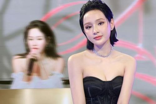 Hiền Hồ bật khóc, nép một góc ngồi hát khi đi diễn quán bar?