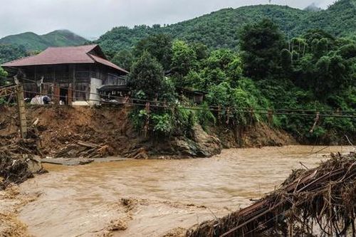 Cầu treo bị cuốn trôi, hàng trăm học sinh ở Sơn La có nguy cơ lỡ ngày khai giảng