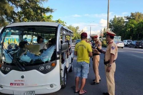 Quảng Bình: Siết chặt quản lý xe điện 4 bánh, xe taxi hoạt động ''bát nháo''