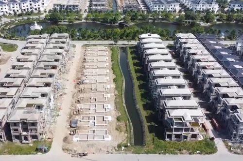 Nhiều bất động sản bị ngân hàng rao bán để thu hồi nợ