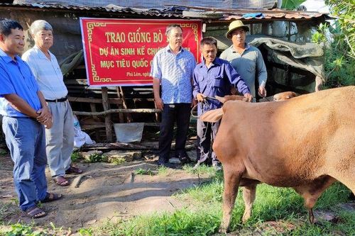 Giúp nhau thoát nghèo bền vững