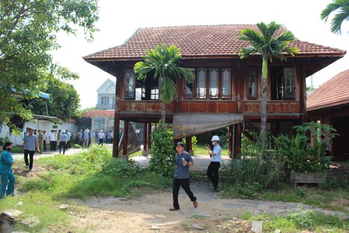 Cưỡng chế biệt thự gỗ phục vụ thi công Dự án Kè và đường ven sông Đồng Nai