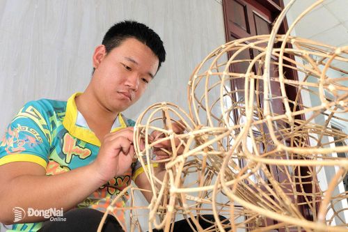 Nghề làm đầu lân tất bật vào mùa