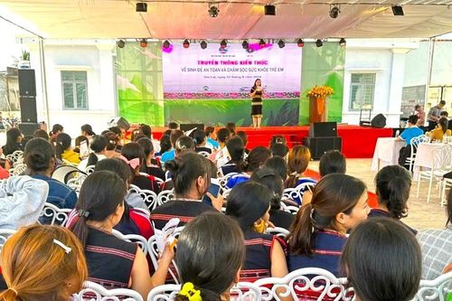 Truyền thông kiến thức sinh đẻ an toàn và chăm sóc sức khỏe trẻ em tại huyện Kông Chro
