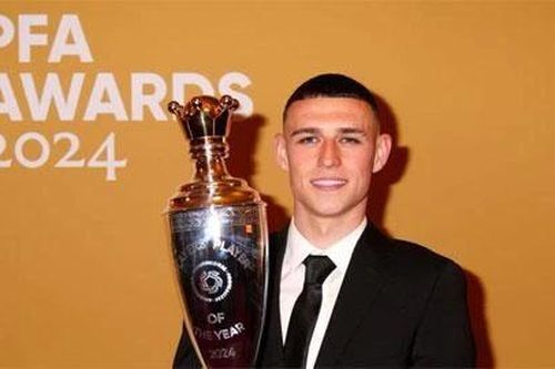 Foden hoàn tất hat-trick danh hiệu cá nhân