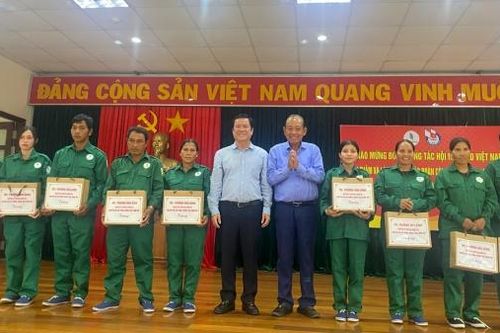 Nâng cao thu nhập cho công nhân cao su