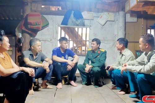 Bộ đội Cụ Hồ làm dân vận khéo