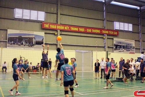 Giao lưu bóng chuyền hơi chào mừng kỷ niệm ngày truyền thống Ngành Thông tin và Truyền thông