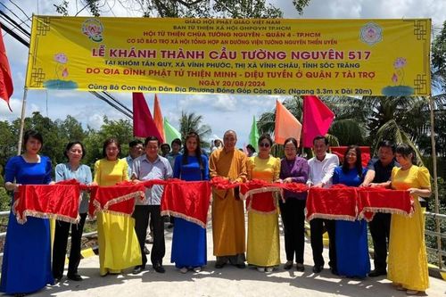 Hội Từ thiện chùa Tường Nguyên bàn giao cầu giao thông và tặng xe đạp cho học sinh