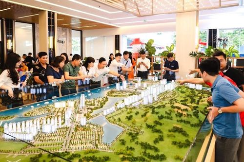 Giao dịch nhà đất tháng 'cô hồn' trầm lắng nhưng giá không giảm